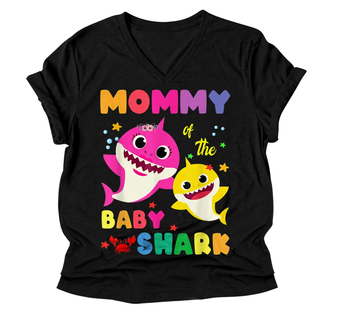 Personalized Mommy Of The Baby Shark Birthday Mommy Shark V-Neck T-Shirt