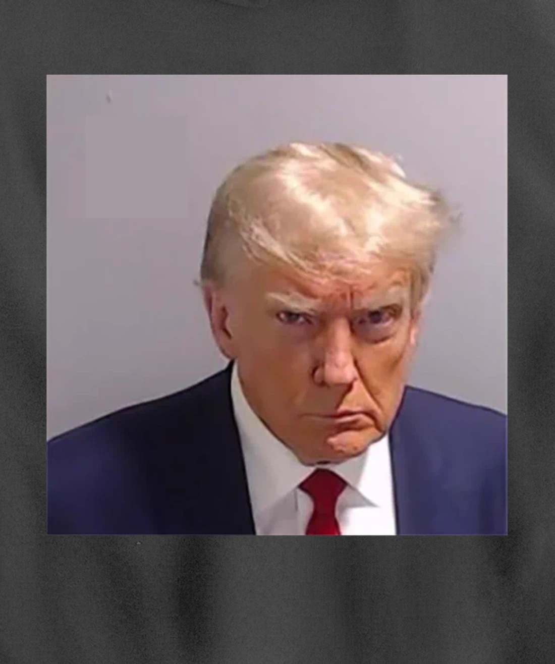 Donald Trump legend never Surrender Mug shot august 24 2023 Pullover Hoodie