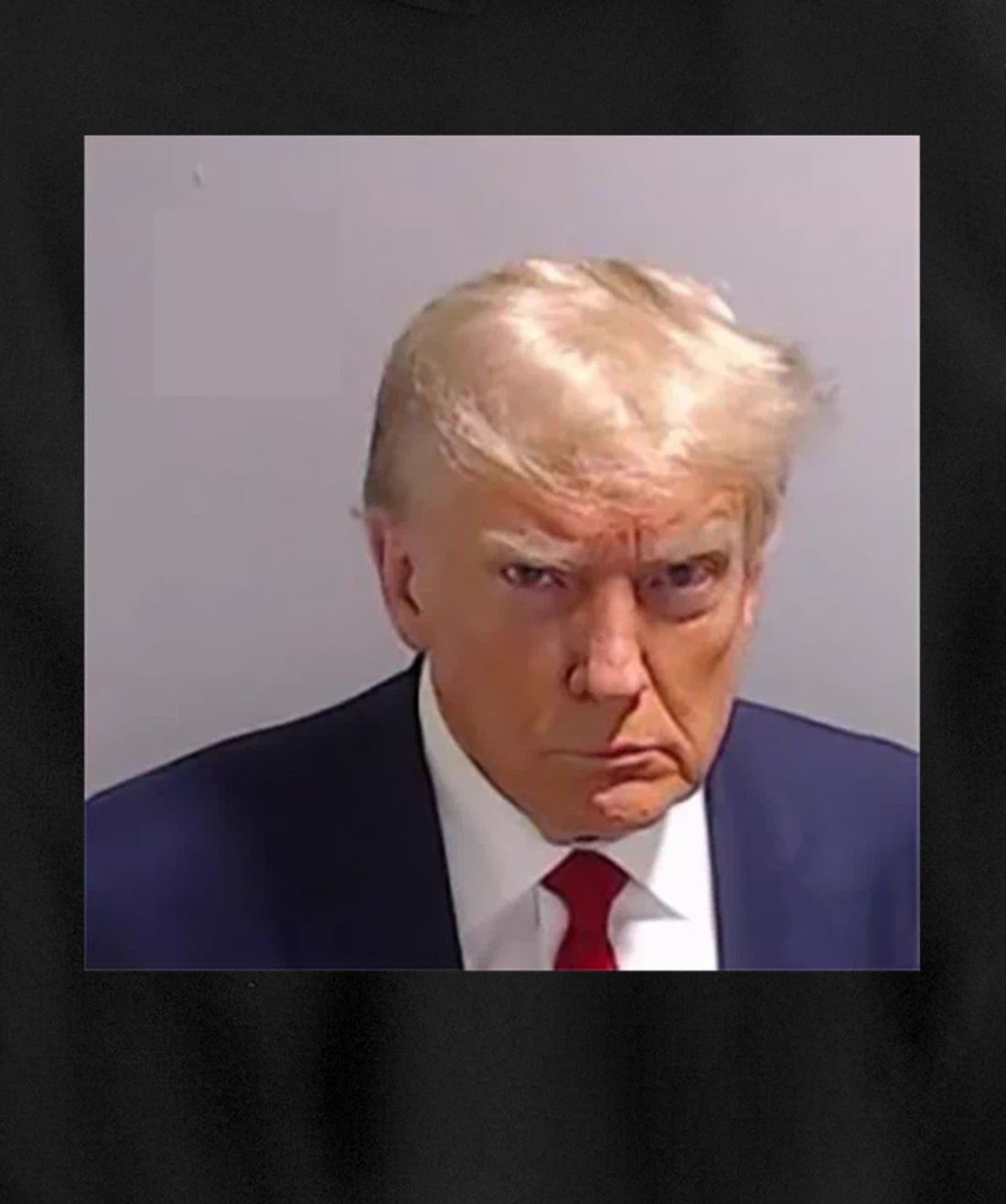 Donald Trump legend never Surrender Mug shot august 24 2023 Pullover Hoodie