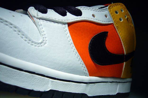 Nike SB Dunk Low Pro Raygun Home 304292-802 - Image 4